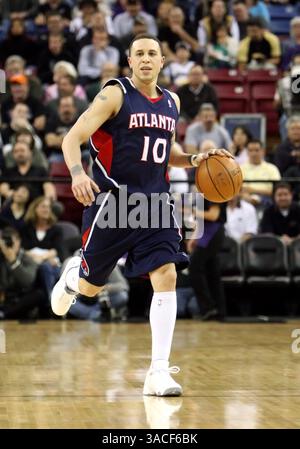 Februar 2008 – Sacramento, Kalifornien, USA – #10 MIKE BIBBY in Action gegen die Sacramento Kings in der Arco Arena in Sacramento, Kalifornien. Die Kings schlugen die Hawks 119-107. (Bild: © Greg Ashman/Cal Sport Media/ZUMA Press) Stockfoto