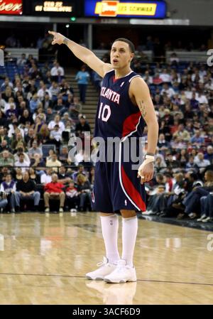 Februar 2008 - Sacramento, Kalifornien, USA - #10 MIKE BIBBY von den Atlanta Hawks in Aktion gegen die Sacramento Kings in der Arco Arena in Sacramento, Kalifornien. Die Kings schlugen die Hawks 119-107. (Bild: © Greg Ashman/Cal Sport Media/ZUMA Press) Stockfoto