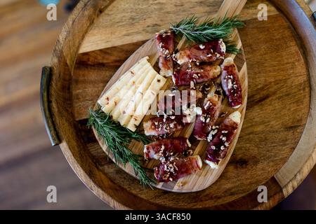 Fleisch- und Käsebrett an Thanksgiving Stockfoto