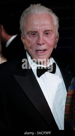 Januar 2005 - Hollywood, Kalifornien, USA - Kirk Douglas - 2005 Palm Springs International Film Festival. Stockfoto