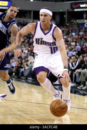 Februar 2008 - Sacramento, Kalifornien, USA - #10 MIKE BIBBY der Sacramento Kings in Action gegen den Utah Jazz in der Arco Arena in Sacramento, Kalifornien. Die Kings schlugen den Jazz von 117 bis 104. (Bild: © Greg Ashman/Cal Sport Media/ZUMA Press) Stockfoto