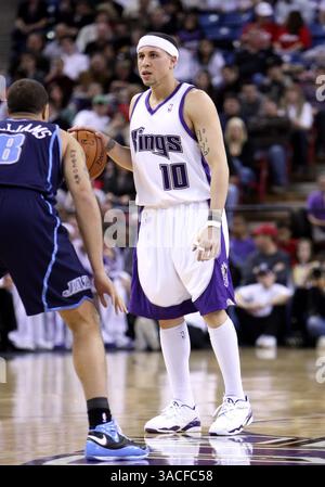 Februar 2008 - Sacramento, Kalifornien, USA - #10 MIKE BIBBY der Sacramento Kings in Action gegen den Utah Jazz in der Arco Arena in Sacramento, Kalifornien. Die Kings schlugen den Jazz von 117 bis 104. (Bild: © Greg Ashman/Cal Sport Media/ZUMA Press) Stockfoto