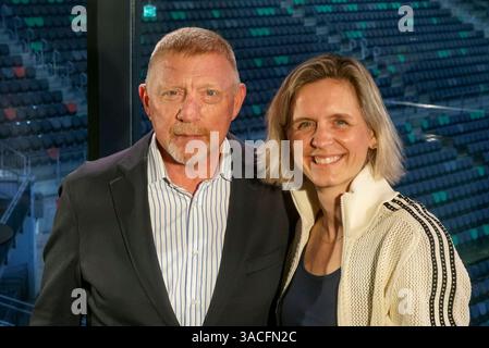 Boris Franz Becker 57 mit Laura Ludwig 39ist eine deutsche Beachvolleyballspielerin der ehemalige deutsche Tennisspieler zu Gast beim Spitzentennis trifft Olympia Prominente Gaeste bei der Talkrunde Active City Afterwork in der Rothenbaum Lounge am 03.04.2025 in Hamburg Deutschland *** Boris Franz Becker 57 mit Laura Ludwig 39 ist ein deutscher Beachvolleyballspieler des ehemaligen deutschen Tennisspielers Spieler von Top Tennis trifft prominente Olympia-Gäste bei der Talk Round Active City Afterwork in der Rothenbaum Lounge am 03 04 2025 in Hamburg Hamburg Deutschland Stockfoto