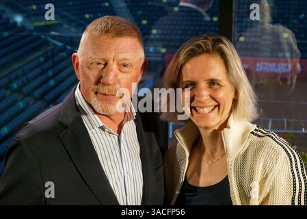 Boris Franz Becker 57 mit Laura Ludwig 39ist eine deutsche Beachvolleyballspielerin der ehemalige deutsche Tennisspieler zu Gast beim Spitzentennis trifft Olympia Prominente Gaeste bei der Talkrunde Active City Afterwork in der Rothenbaum Lounge am 03.04.2025 in Hamburg Deutschland *** Boris Franz Becker 57 mit Laura Ludwig 39 ist ein deutscher Beachvolleyballspieler des ehemaligen deutschen Tennisspielers Spieler von Top Tennis trifft prominente Olympia-Gäste bei der Talk Round Active City Afterwork in der Rothenbaum Lounge am 03 04 2025 in Hamburg Hamburg Deutschland Stockfoto