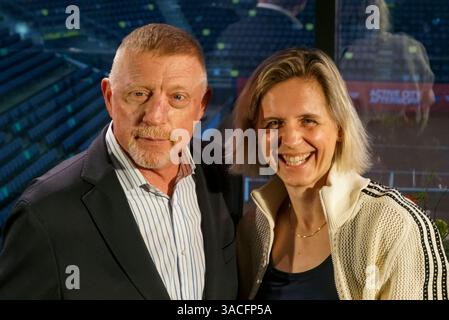 Boris Franz Becker 57 mit Laura Ludwig 39ist eine deutsche Beachvolleyballspielerin der ehemalige deutsche Tennisspieler zu Gast beim Spitzentennis trifft Olympia Prominente Gaeste bei der Talkrunde Active City Afterwork in der Rothenbaum Lounge am 03.04.2025 in Hamburg Deutschland *** Boris Franz Becker 57 mit Laura Ludwig 39 ist ein deutscher Beachvolleyballspieler des ehemaligen deutschen Tennisspielers Spieler von Top Tennis trifft prominente Olympia-Gäste bei der Talk Round Active City Afterwork in der Rothenbaum Lounge am 03 04 2025 in Hamburg Hamburg Deutschland Stockfoto
