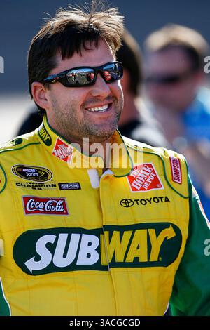 April 2008 - Avondale, Arizona, USA - TONY STEWART während der Qualifikation für den Subway Fresh Fit 500 bei PIR. Subway Fresh Fit 500 Phoenix International Raceway, Avondale, AZ. (Bild: © Russell LaBounty/Cal Sport Media/ZUMA Press) Stockfoto