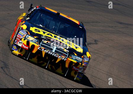 April 2008 - Avondale, Arizona, USA - ELLIOTT SADLER während der Eröffnungsübung im Sprint Cup für den Subway Fresh Fit 500 bei PIR. Subway Fresh Fit 500 Phoenix International Raceway, Avondale, AZ. (Bild: © Russell LaBounty/Cal Sport Media/ZUMA Press) Stockfoto