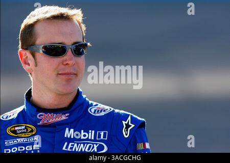 April 2008 - Avondale, Arizona, USA - KURT BUSCH während der Qualifikation für den Subway Fresh Fit 500 bei PIR. Subway Fresh Fit 500 Phoenix International Raceway, Avondale, AZ. (Bild: © Russell LaBounty/Cal Sport Media/ZUMA Press) Stockfoto