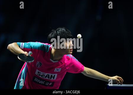 Chennai, Indien. 30. März 2025. Der 18-jährige Oh Jun-sung triumphierte in einem packenden Siebenspiel für Männer im Singles gegen den französischen Konkurrenten Thibault Poret Stockfoto