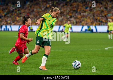 Sydney, Australien. April 2025. Sydney, Australien, 4. April 2025: Emily van Egmond (10 Australien) kontrolliert den Ball während des internationalen Freundschaftsspiels zwischen Australien und Korea im Allianz Stadium in Sydney. (NOE Llamas/SPP) Credit: SPP Sport Press Photo. /Alamy Live News Stockfoto