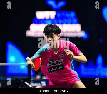 Chennai, Indien. 30. März 2025. Der 18-jährige Oh Jun-sung triumphierte in einem packenden Siebenspiel für Männer im Singles gegen den französischen Konkurrenten Thibault Poret Stockfoto