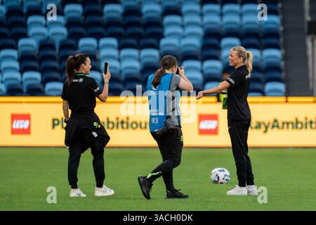 Sydney, Australien. April 2025. Sydney, Australien, 4. April 2025: Spieler Australiens besichtigen das Feld während des internationalen Freundschaftsspiels zwischen Australien und Korea Republic im Allianz Stadium in Sydney, Australien. (NOE Llamas/SPP) Credit: SPP Sport Press Photo. /Alamy Live News Stockfoto
