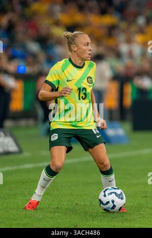 Sydney, Australien. April 2025. Sydney, Australien, 4. April 2025: Tameka Yallop (13 Australien) kontrolliert den Ball während des internationalen Freundschaftsspiels zwischen Australien und Korea im Allianz Stadium in Sydney. (NOE Llamas/SPP) Credit: SPP Sport Press Photo. /Alamy Live News Stockfoto