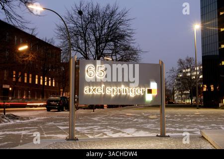 17. Januar 2006 - Berlin, DEUTSCHLAND - die Axel Springer AG ist einer der größten Zeitungsverlage in Europa mit mehr als 150 Zeitungen und Zeitschriften in über 30 Ländern, darunter mehrere Mittel- und osteuropäische Länder: Ungarn, Polen, Tschechien, Russland und westeuropäische Länder: Deutschland, Frankreich, Spanien, Schweiz, mehr als 10.000 Mitarbeiter mit Jahresumsätzen und Einnahmen in Höhe von einer Milliarde Euro (Credit Image: Keystone Pressedienst/ZUMAPRESS.com) Stockfoto