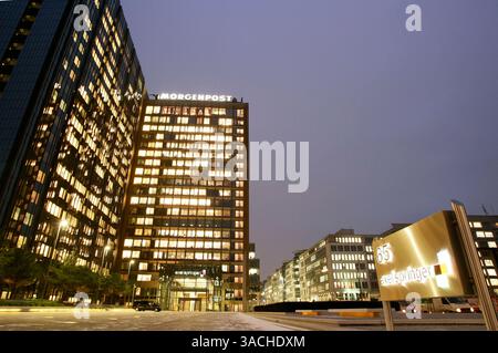 17. Januar 2006 - Berlin, DEUTSCHLAND - die Axel Springer AG ist einer der größten Zeitungsverlage in Europa mit mehr als 150 Zeitungen und Zeitschriften in über 30 Ländern, darunter mehrere Mittel- und osteuropäische Länder: Ungarn, Polen, Tschechien, Russland und westeuropäische Länder: Deutschland, Frankreich, Spanien, Schweiz, mehr als 10.000 Mitarbeiter mit Jahresumsätzen und Einnahmen in Höhe von einer Milliarde Euro (Credit Image: Keystone Pressedienst/ZUMAPRESS.com) Stockfoto