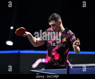 Chennai, Indien. 30. März 2025. Der 18-jährige Oh Jun-sung triumphierte in einem packenden Siebenspiel für Männer im Singles gegen den französischen Konkurrenten Thibault Poret Stockfoto