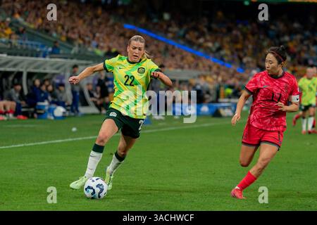 Sydney, Australien. April 2025. Sydney, Australien, 4. April 2025: Charlotte Grant (22 Australien) dribbelt mit dem Ball während des internationalen Freundschaftsspiels zwischen Australien und Korea im Allianz Stadium in Sydney, Australien. (NOE Llamas/SPP) Credit: SPP Sport Press Photo. /Alamy Live News Stockfoto