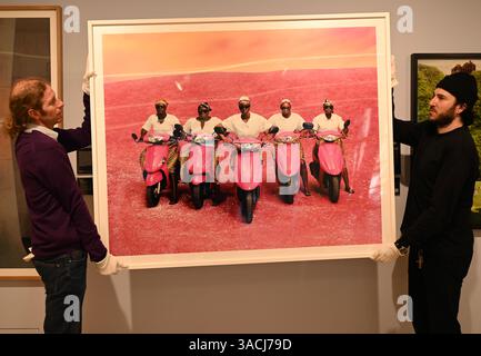 Höhepunkte in den Phillips London Galleries am Berkeley Square vor der Auktion New Now , Modern & Comtemporary Art am 10. April 2025 ... Stockfoto