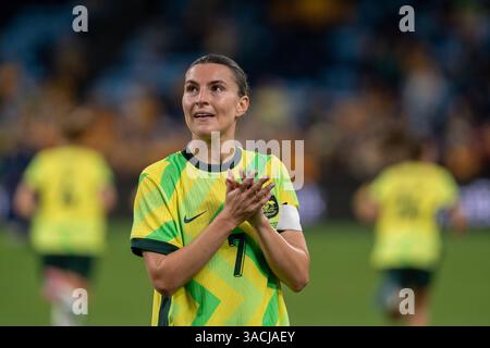Sydney, Australien. April 2025. Sydney, Australien, 4. April 2025: Steph Catley (7 Australien) applaudiert während des internationalen Freundschaftsspiels zwischen Australien und Korea im Allianz Stadium in Sydney. (NOE Llamas/SPP) Credit: SPP Sport Press Photo. /Alamy Live News Stockfoto