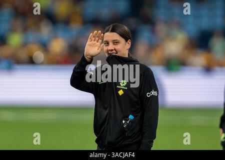 Sydney, Australien. April 2025. Sydney, Australien, 4. April 2025: Sam Kerr (20 Australien) winkt der Menge während des internationalen Freundschaftsspiels zwischen Australien und Korea Republic im Allianz Stadium in Sydney, Australien. (NOE Llamas/SPP) Credit: SPP Sport Press Photo. /Alamy Live News Stockfoto