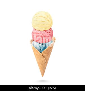 Leckeres Eis serviert in Waffelkegel in Luft auf weißem Hintergrund Stockfoto