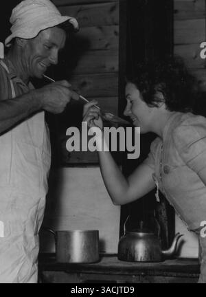 Sarg Cook, Bill Wedge 18. Bataillon. Ingleburn Camp lässt einige von ***** Durch seine ***** . Januar 1940. Stockfoto
