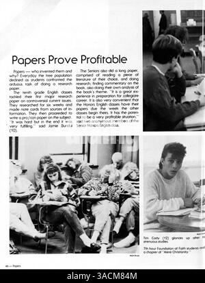 Das Jahrbuch 1987 der Minnehaha Academy bietet einen Überblick über das Schuljahr 1986-1987 und hebt Schüler, Dozenten, Leichtathletik, Clubs, und bemerkenswerte Schulveranstaltungen. Stockfoto