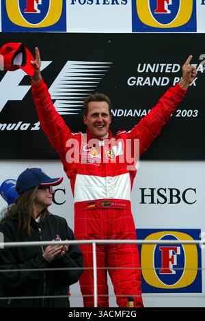 Michael Schumacher (GER) Ferrari feiert Sieg auf dem Podium..Formel-1-Weltmeisterschaft, Rd15, Grand Prix der Vereinigten Staaten, Renntag, Indianapolis, USA, 28. September 2003..DIGITALES BILD (Credit Image: ©Sutton Motorsports/ZUMA Press) Stockfoto
