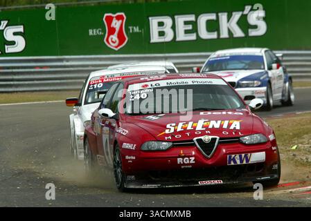 Gabriele Tarquini (ITA) Alfa Romeo 156 GTA führt einen Zug von BMWs auf dem Weg zum Sieg in Rennen 1..FIA European Touring Car Championship Rd6, Spa Francorchamps, Belgien, 27. Juli 2003..DIGITALES BILD (Credit Image: ©Sutton Motorsports/ZUMA Press) Stockfoto