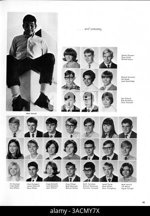 Das Jahrbuch „Antler“ der Minnehaha Academy 1968 erinnert an das Schuljahr 1967-1968 und dokumentiert die Aktivitäten der Schüler, Vereine, Lehrkräfte und Leichtathletik. Stockfoto