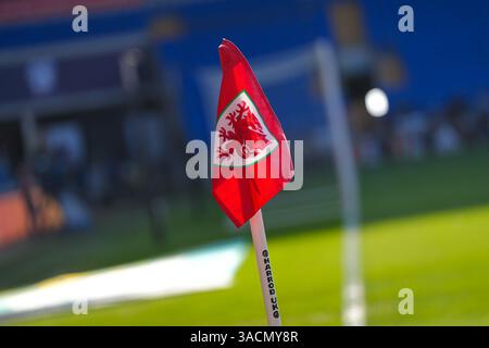 Cardiff, Wales, Großbritannien. April 2025. Allgemeine Ansicht einer walisischen Eckfahne vor dem Spiel der Gruppe A4 der UEFA Women’s Nations League zwischen Wales und Dänemark im Cardiff City Stadium. Credit Glitch Images/Alamy Live News Stockfoto