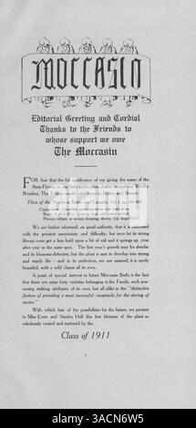 Das Stanley Hall Yearbook mit dem Titel „The Moccasin“ aus dem Jahr 1910 dokumentiert Schüler, Lehrer und Veranstaltungen des akademischen Jahres 1909-1910. Stockfoto