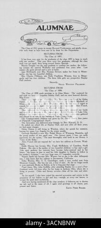 Das Jahrbuch „The Moccasin“, 1910, aus Stanley Hall, erfasst die Schüler, Lehrer und Veranstaltungen, die das Schuljahr 1909-1910 geprägt haben. Stockfoto