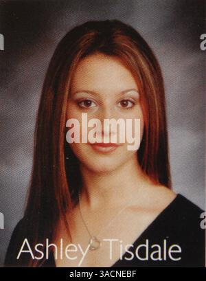 Mai 2003; Valencia, CA, USA; ASHLEY TISDALE, Star der High School Musical, hatte im Jahr 2003 lange Haare an der Valencia High School in Kalifornien. Obligatorischer Ausweis: Foto mit freundlicher Genehmigung der Valencia High School/ZUMA Press. (©) Copyright 2003 von Courtesy Valencia High School Stockfoto