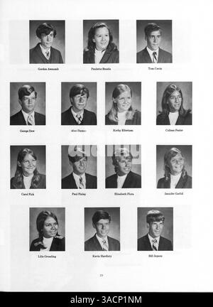 Das Mustang Jahrbuch der Breck School 1970 beleuchtet das Studentenleben, die Lehrkräfte, die Leichtathletik, die Vereine und die wichtigsten Veranstaltungen des akademischen Jahres 1969-1970. Stockfoto
