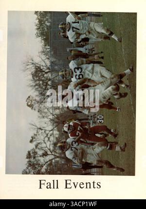 Dieses Jahrbuch der High School erfasst die Schüler, Lehrkräfte, Vereine, Leichtathletik und andere Veranstaltungen aus dem Schuljahr 1969-1970 an der Breck School und bietet einen Schnappschuss der Gemeinschaft während dieser Zeit. Stockfoto
