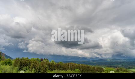 Landschaft rund um Saulxures, eine Gemeinde im Departement Unterrhein in Grand Est im Nordosten Frankreichs Stockfoto