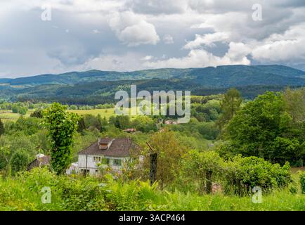 Landschaft rund um Saulxures, eine Gemeinde im Departement Unterrhein in Grand Est im Nordosten Frankreichs Stockfoto