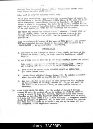 Das wöchentliche Bulletin der Minneapolis Public Library von 1961, in dem Mitarbeiter wichtige Updates und personalbezogene Neuigkeiten erhalten. Stockfoto