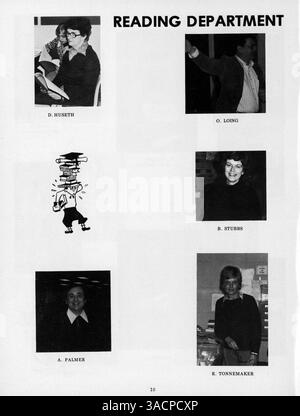 Dieses Jahrbuch von Minnetonka East Jr. High (1978) gibt einen Überblick über das Schuljahr 1977-1978 und hebt das Leben der Schüler, die Lehrkräfte, die Vereine, die Sportarten, und wichtige Ereignisse. Stockfoto