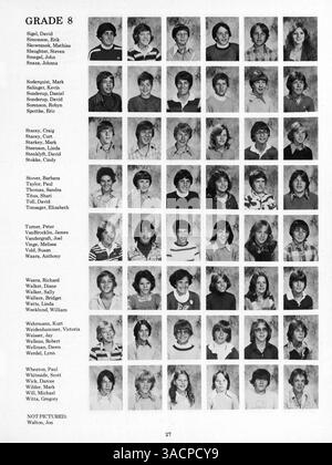 Das 1978 Minnetonka East Jr. Das High Yearbook enthält Porträts von Schülern und Lehrern, Clubaktivitäten, Leichtathletik und wichtige Schulveranstaltungen aus dem akademischen Jahr 1977-1978. Stockfoto