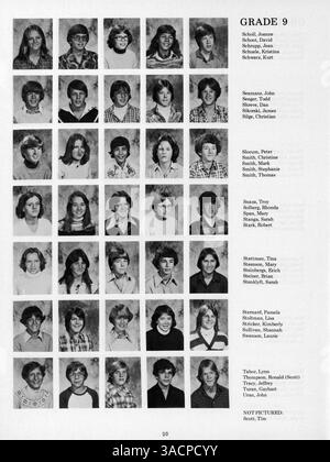 Das 1978 Minnetonka East Jr. Das High Yearbook dokumentiert die wichtigsten Momente des Schuljahres 1977-1978 mit Porträts von Schülern, Lehrkräften, Sportveranstaltungen und Clubaktivitäten. Stockfoto