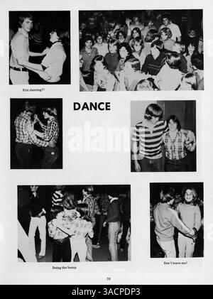 Dieses Jahrbuch 1978 von Minnetonka East Jr. High fängt das wesentliche des Schuljahres 1977-1978 ein und dokumentiert die Beteiligung von Schülern, Lehrkräften, Leichtathletik und außerschulischen Aktivitäten. Stockfoto