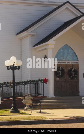 Jefferson TX - 8. Januar 2025: Historische katholische Kirche in der Innenstadt von Jefferson Texas Stockfoto