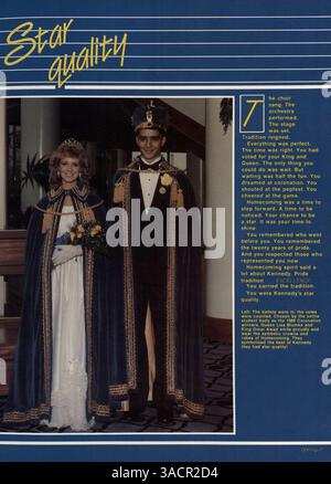 Das Kennedy High School Yearbook von 1986 beleuchtet die Veranstaltungen, Vereine, Leichtathletik sowie Schüler- und Lehrerprofile des Schuljahres 1985-1986 und hält unvergessliche Momente und Erfolge fest. Stockfoto