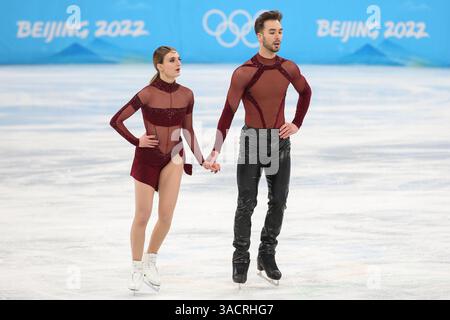 12. FEBRUAR 2022: Gabriella Papadakis und Guillaume Cizeron aus Frankreich skaten während des Eiskunstlaufs im Beiji Stockfoto
