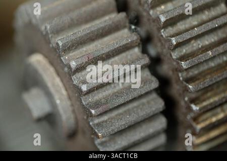 Zwei verschlissene Zahnräder, geringe Tiefenschärfe Stockfoto