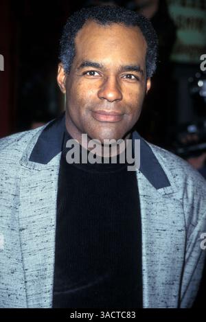 November 1996; Los Angeles, CA, USA; Schauspieler MICHAEL DORN bei der Premiere von Star Trek First Contact. (Bild: Jonathan Alcorn/ZUMAPRESS.com) Stockfoto