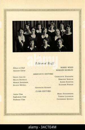 Das Jahrbuch „Dayesye“ 1923 der St. Margaret's Academy erfasst die Schüler, Lehrer, Vereine, Leichtathletik und Schulveranstaltungen des akademischen Jahres 1922-1923. Stockfoto