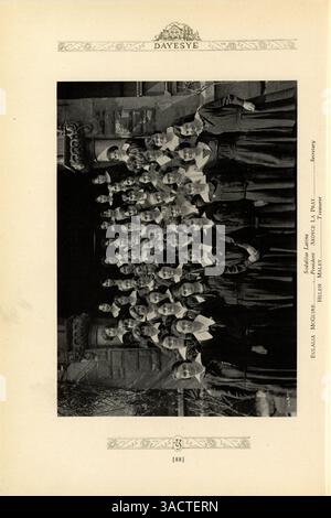 Das Jahrbuch 1923 der St. Margaret's Academy zeigt Studenten, Lehrkräfte, Leichtathletik, Vereine und Veranstaltungen aus dem Schuljahr 1922-1923. Stockfoto